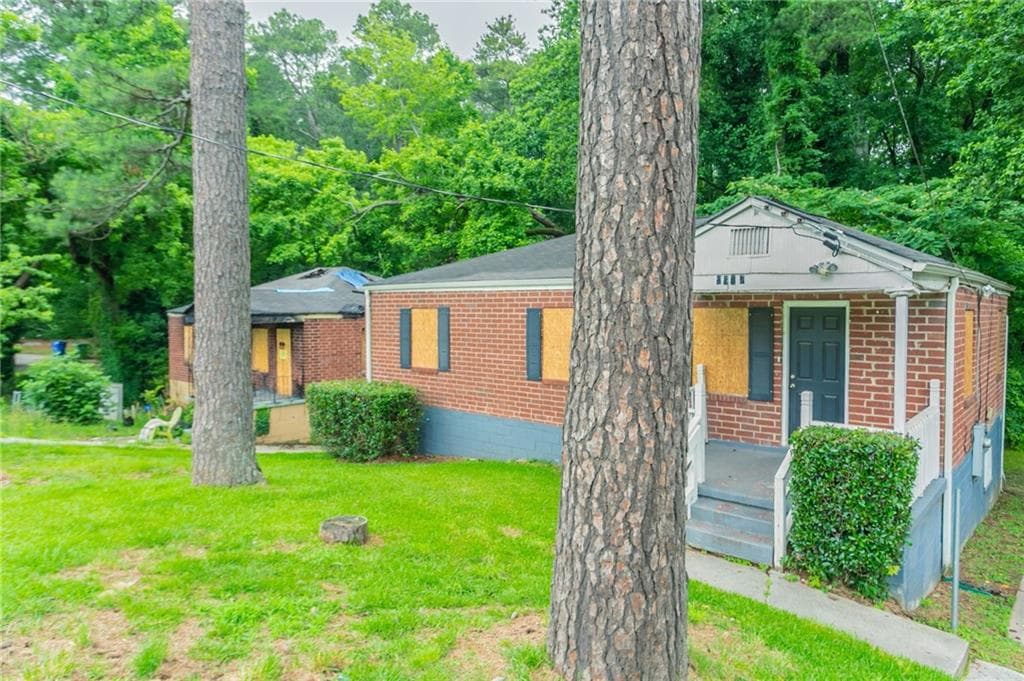 3 bedroom, 2 bathroom, 1,160 sq ft single family residence for sale at 2817 Burton Road, Atlanta, GA 30311 — photo 3