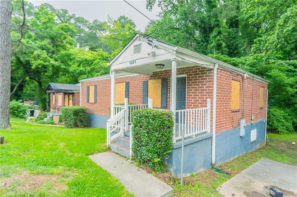 3 bedroom, 2 bathroom, 1,160 sq ft single family residence for sale at 2817 Burton Road, Atlanta, GA 30311 — photo 4