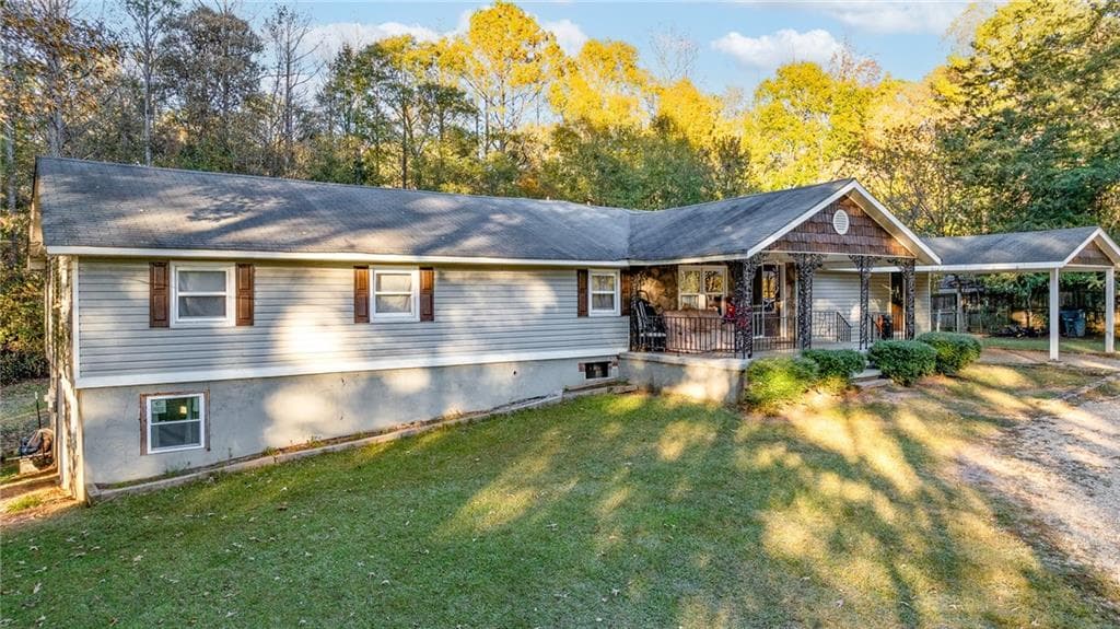 6 bedroom, 4 bathroom, 2,310 sq ft single family residence for sale at 466 Pendergrass Road, Winder, GA 30680 — photo 1 of 33