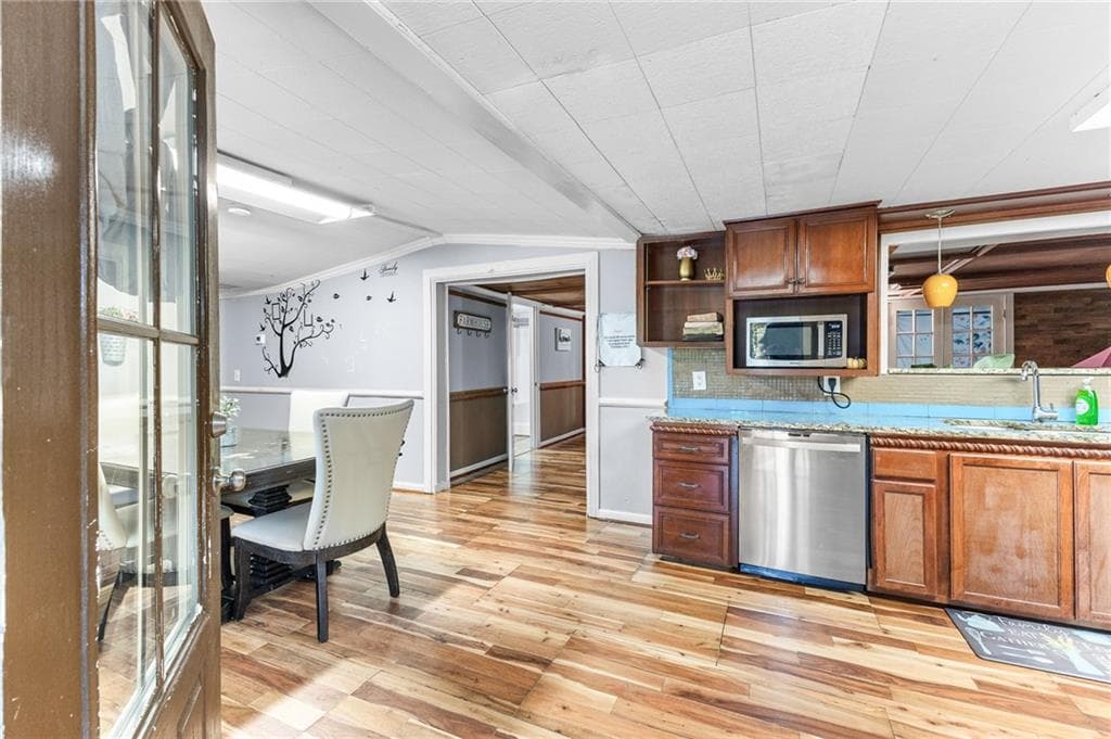 6 bedroom, 4 bathroom, 2,310 sq ft single family residence for sale at 466 Pendergrass Road, Winder, GA 30680 — photo 4