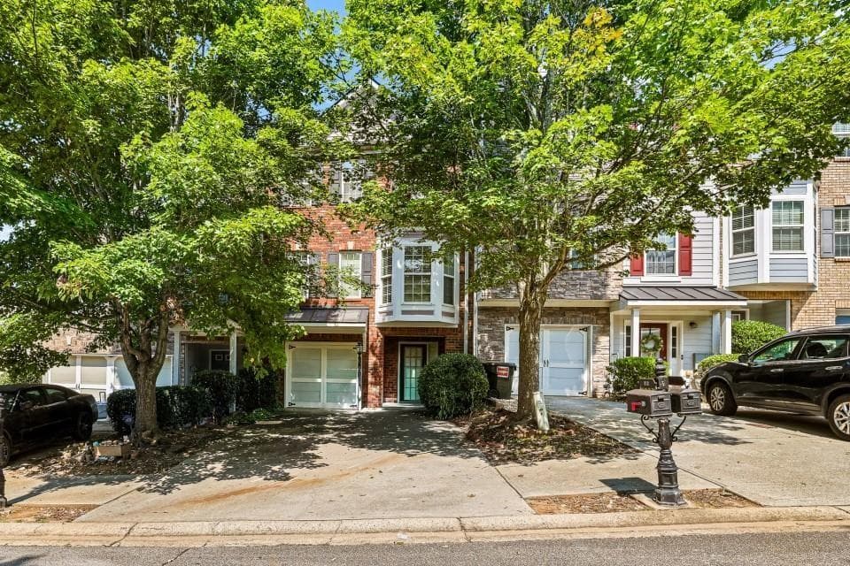 3 bedroom, 4 bathroom, 1,891 sq ft townhouse sold at 810 Ash Street, Canton, GA 30114