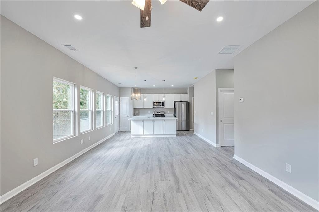 3 bedroom, 2 bathroom, 1,176 sq ft single family residence under contract at 2698 Mango Circle, Atlanta, GA 30318 — photo 6