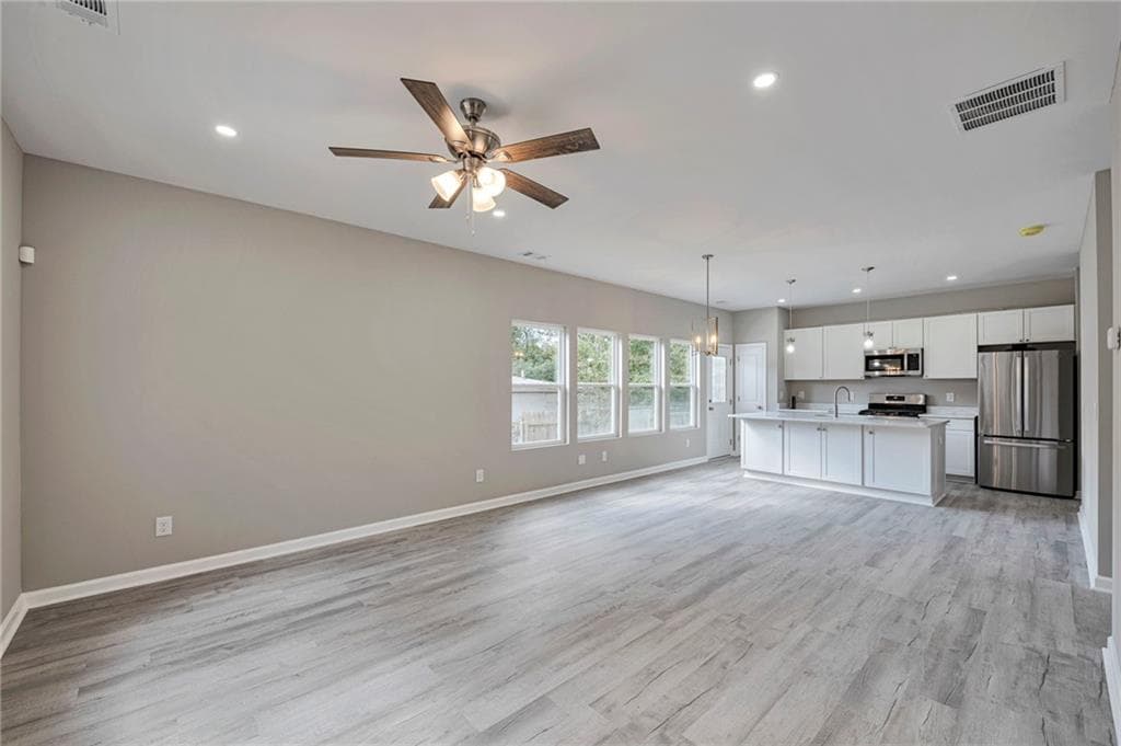 3 bedroom, 2 bathroom, 1,176 sq ft single family residence under contract at 2698 Mango Circle, Atlanta, GA 30318 — photo 7