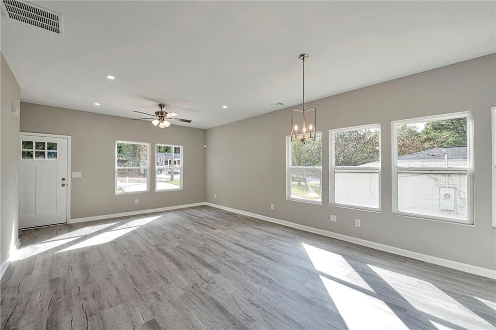 3 bedroom, 2 bathroom, 1,176 sq ft single family residence under contract at 2698 Mango Circle, Atlanta, GA 30318 — photo 8