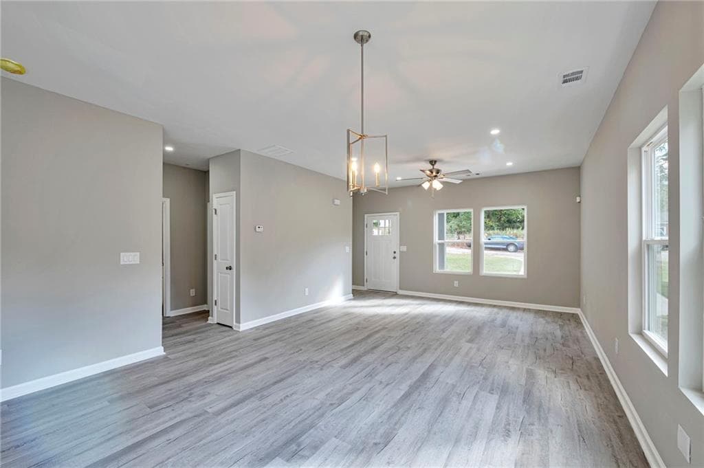3 bedroom, 2 bathroom, 1,176 sq ft single family residence under contract at 2698 Mango Circle, Atlanta, GA 30318 — photo 9