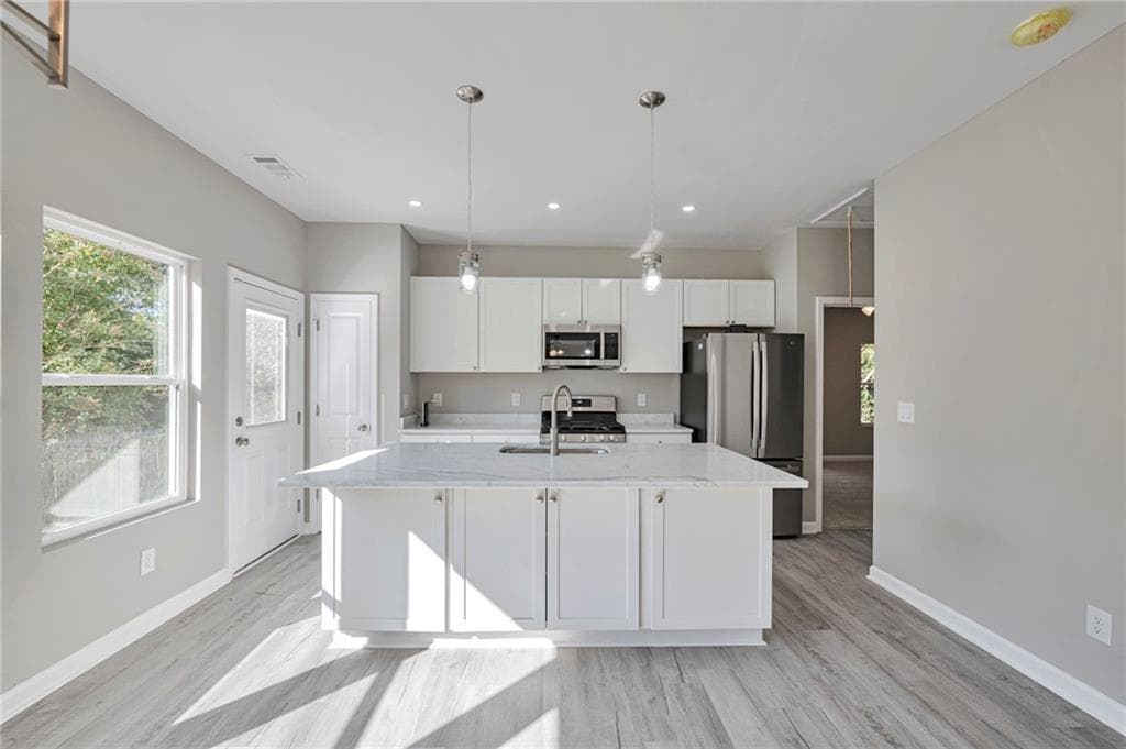 3 bedroom, 2 bathroom, 1,176 sq ft single family residence under contract at 2698 Mango Circle, Atlanta, GA 30318 — photo 10