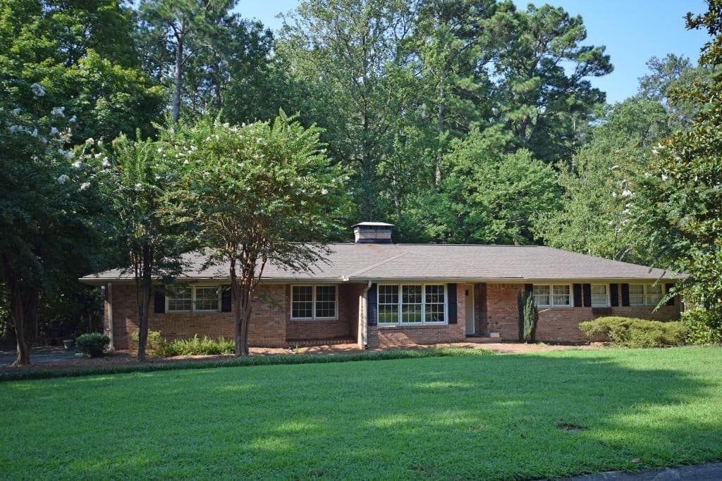 4 bedroom, 2 bathroom, 1,950 sq ft single family residence for sale at 4320 Brookview Drive, Atlanta, GA 30339 — photo 2