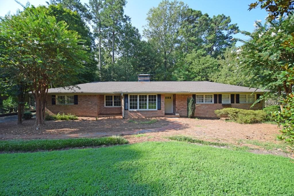 4 bedroom, 2 bathroom, 1,950 sq ft single family residence for sale at 4320 Brookview Drive, Atlanta, GA 30339 — photo 5