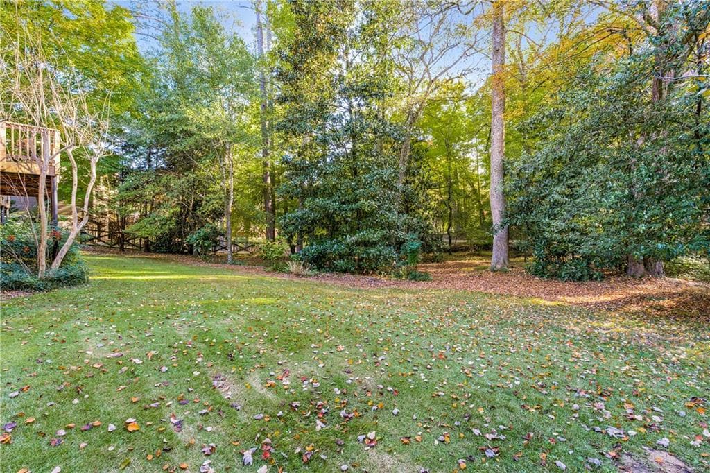 4 bedroom, 2 bathroom, 1,950 sq ft single family residence for sale at 4320 Brookview Drive, Atlanta, GA 30339 — photo 6