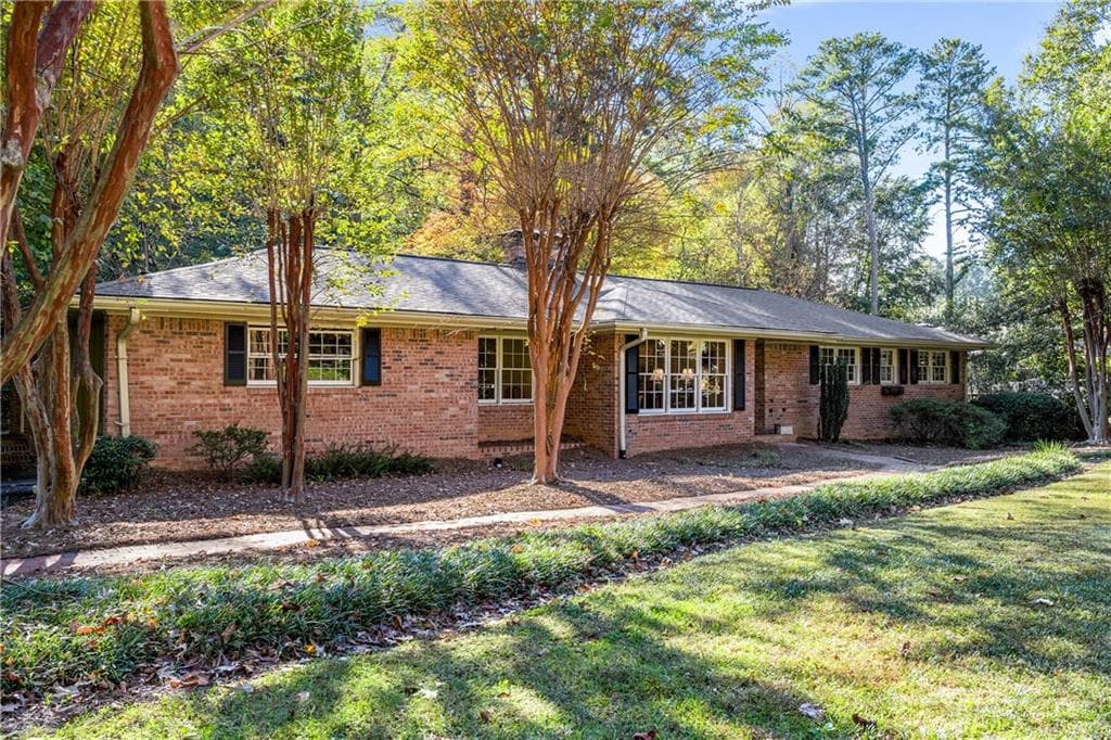 4 bedroom, 2 bathroom, 1,950 sq ft single family residence for sale at 4320 Brookview Drive, Atlanta, GA 30339 — photo 7
