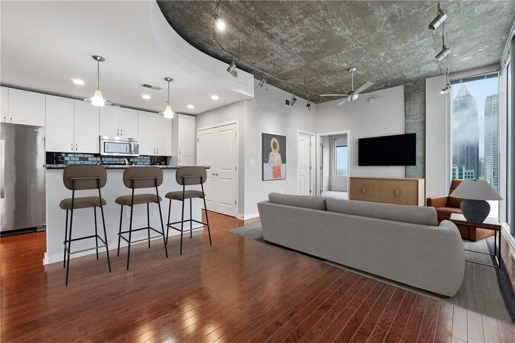 2 bedroom, 2 bathroom, 1,193 sq ft condominium sold at 860 Peachtree Street 2218, Atlanta, GA 30308