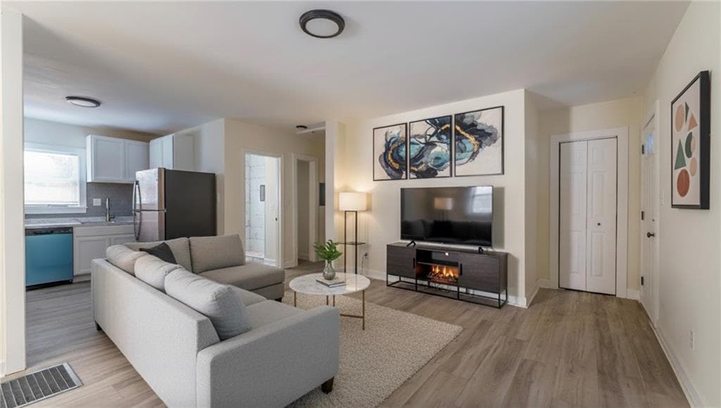 4 bedroom, 2 bathroom, 1,150 sq ft single family residence for sale at 1365 Campbellton Road, Atlanta, GA 30310 — photo 7