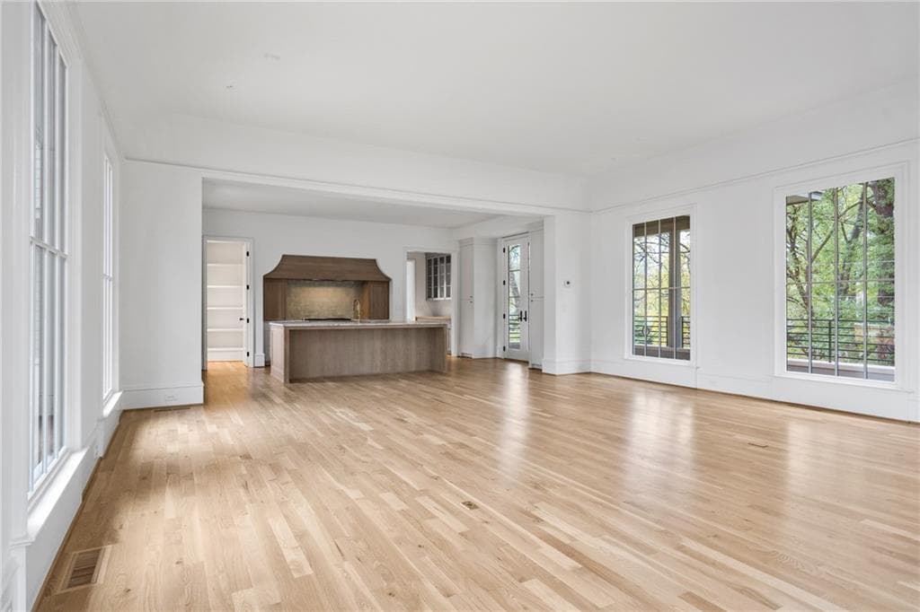 4 bedroom, 4 bathroom, 4,794 sq ft single family residence under contract at 91 Sheridan Drive, Atlanta, GA 30305 — photo 4