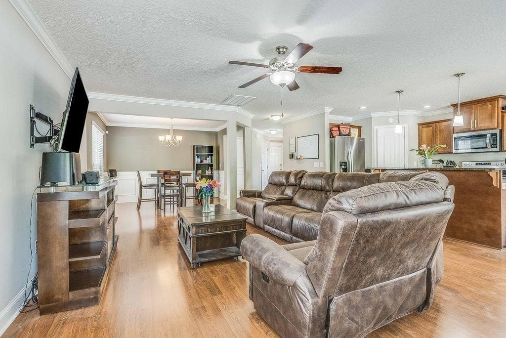 3 bedroom, 3 bathroom, 2,047 sq ft single family residence for sale at 1200 Cypress Fall Circle, Hinesville, GA 31313 — photo 3