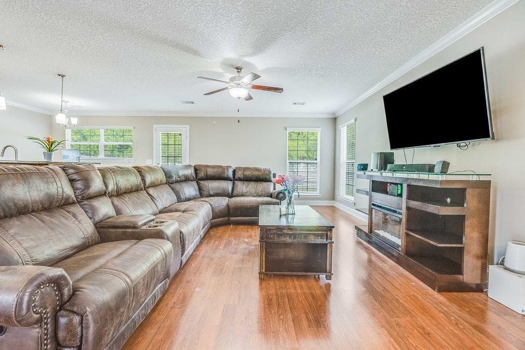 3 bedroom, 3 bathroom, 2,047 sq ft single family residence for sale at 1200 Cypress Fall Circle, Hinesville, GA 31313 — photo 9