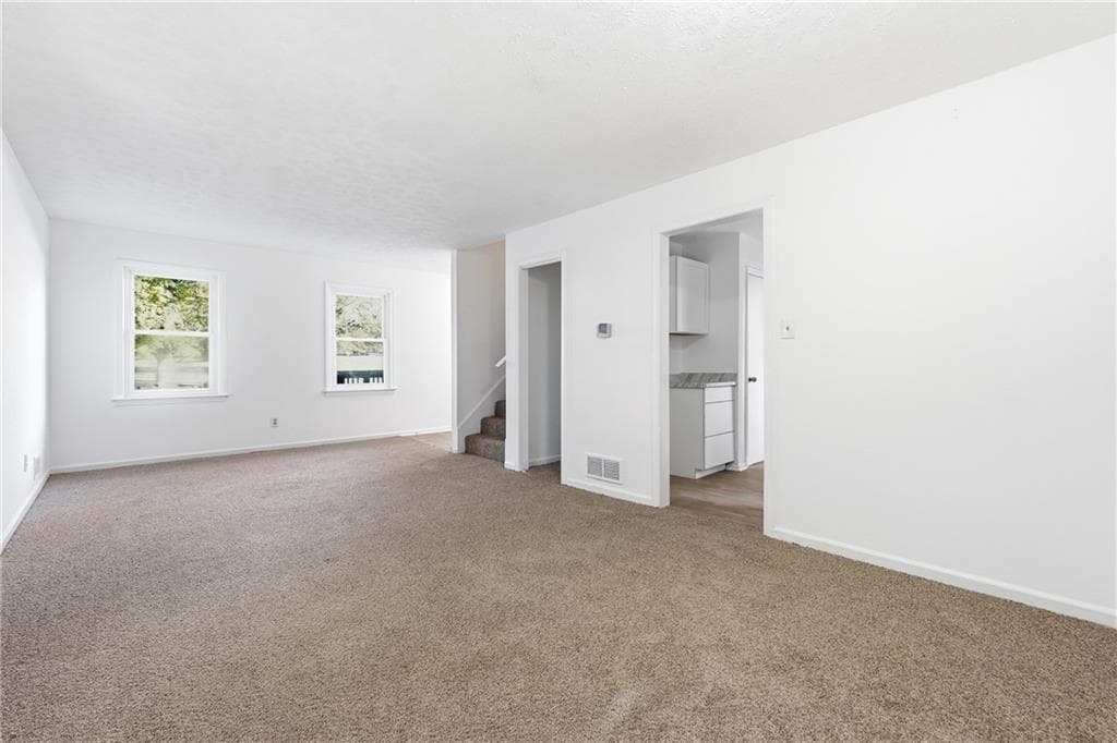 3 bedroom, 3 bathroom, 2,016 sq ft single family residence for sale at 6917 Laurelwood Drive, Douglasville, GA 30135 — photo 4