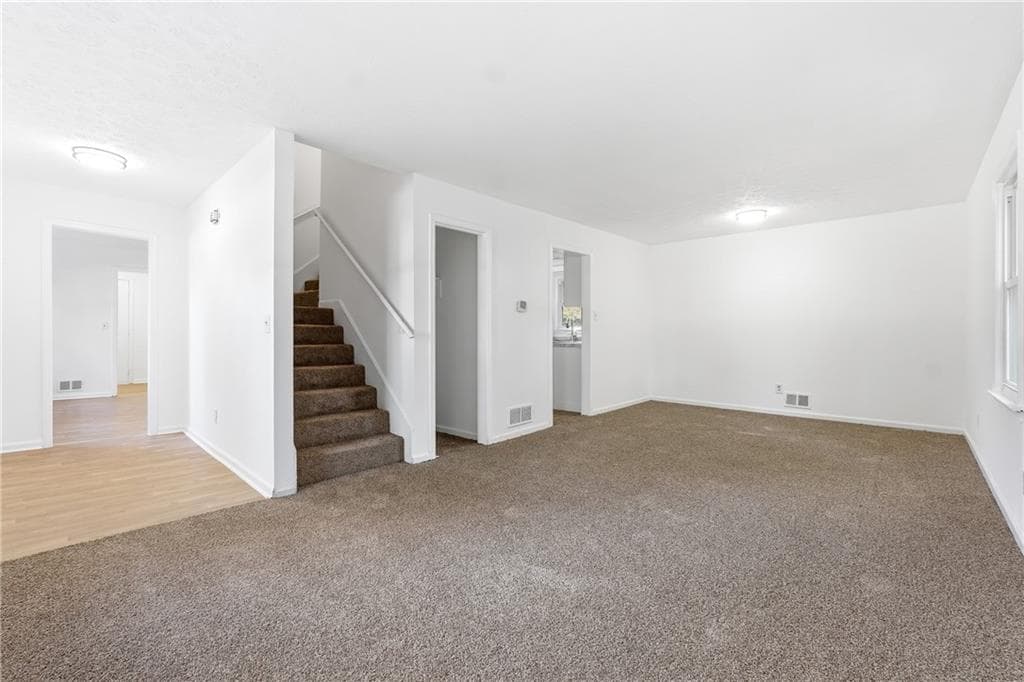 3 bedroom, 3 bathroom, 2,016 sq ft single family residence for sale at 6917 Laurelwood Drive, Douglasville, GA 30135 — photo 5