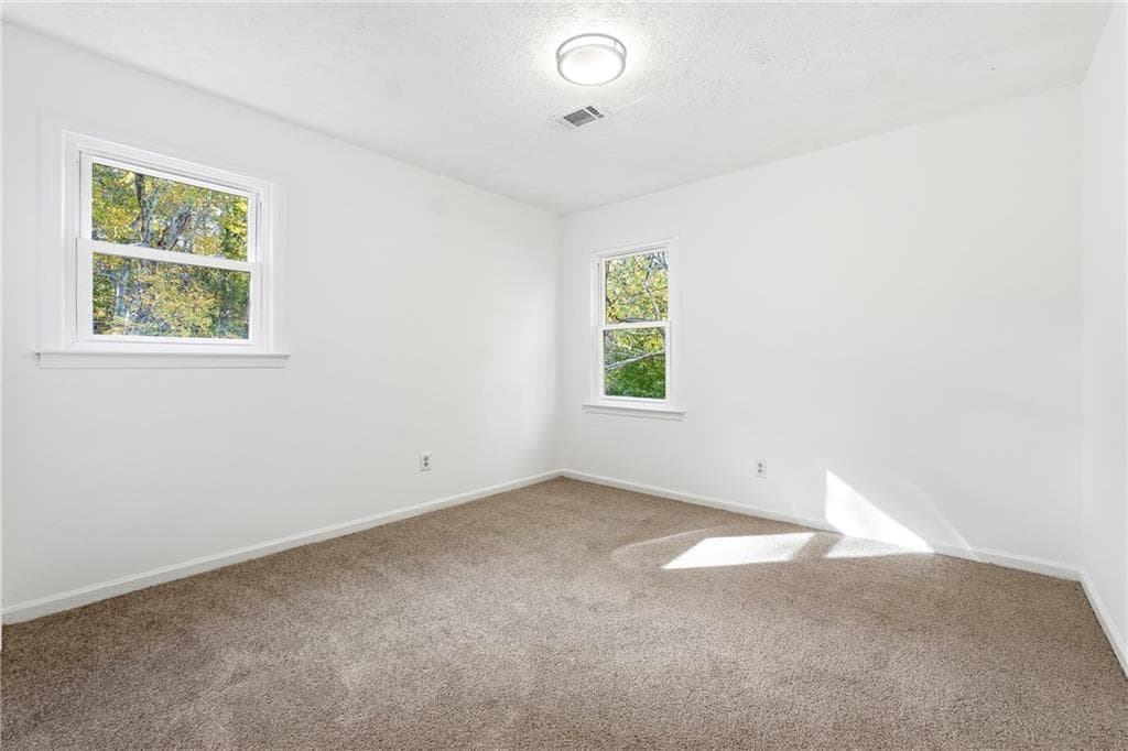 3 bedroom, 3 bathroom, 2,016 sq ft single family residence for sale at 6917 Laurelwood Drive, Douglasville, GA 30135 — photo 6