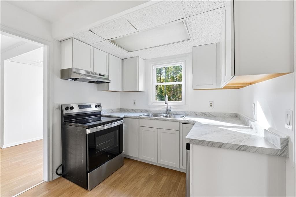 3 bedroom, 3 bathroom, 2,016 sq ft single family residence for sale at 6917 Laurelwood Drive, Douglasville, GA 30135 — photo 8