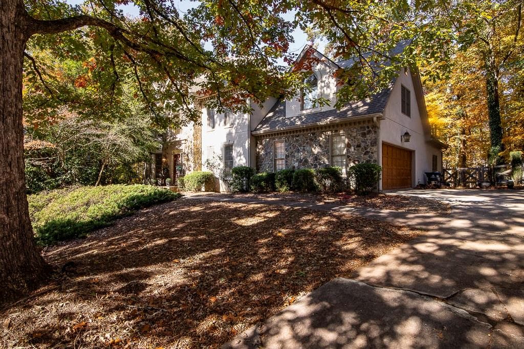 135 Lazy Laurel Chase, Roswell, GA 30076 — most recent listing photo