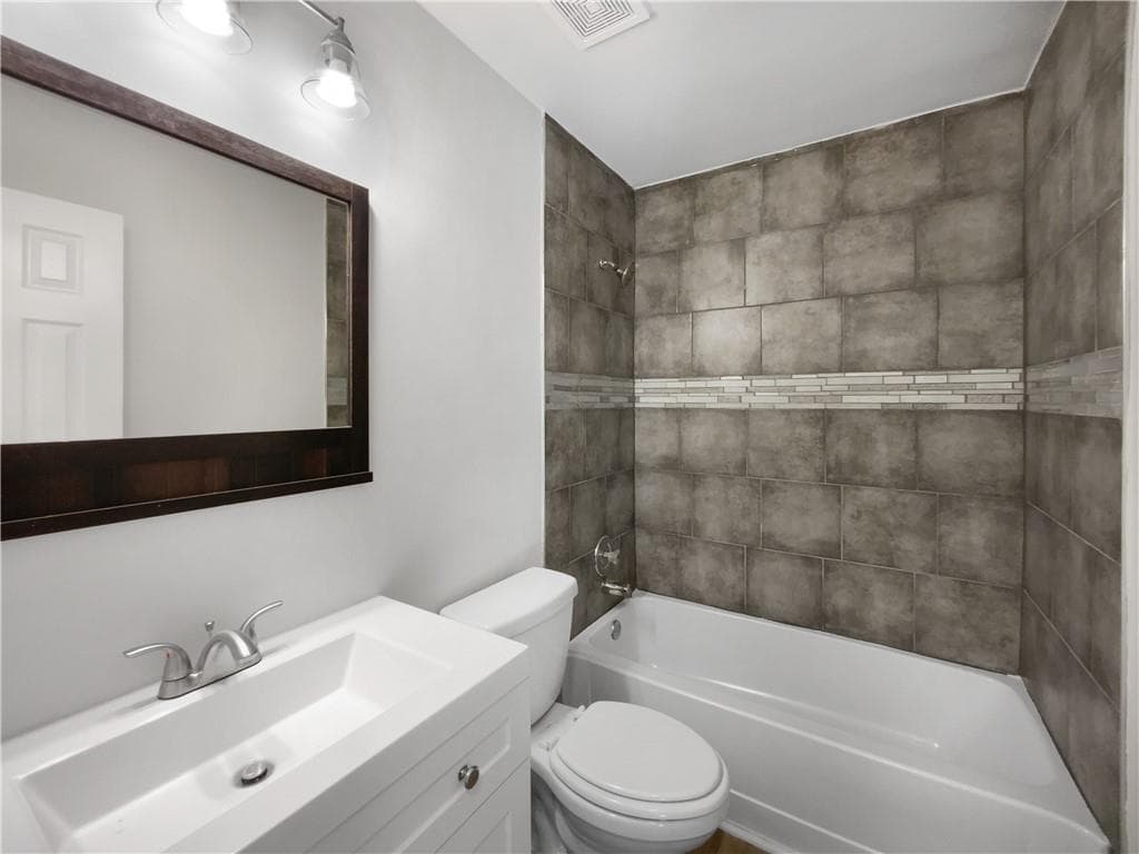 3 bedroom, 3 bathroom, 1,646 sq ft single family residence under contract at 2744 Lisa Drive, Jonesboro, GA 30236 — photo 5