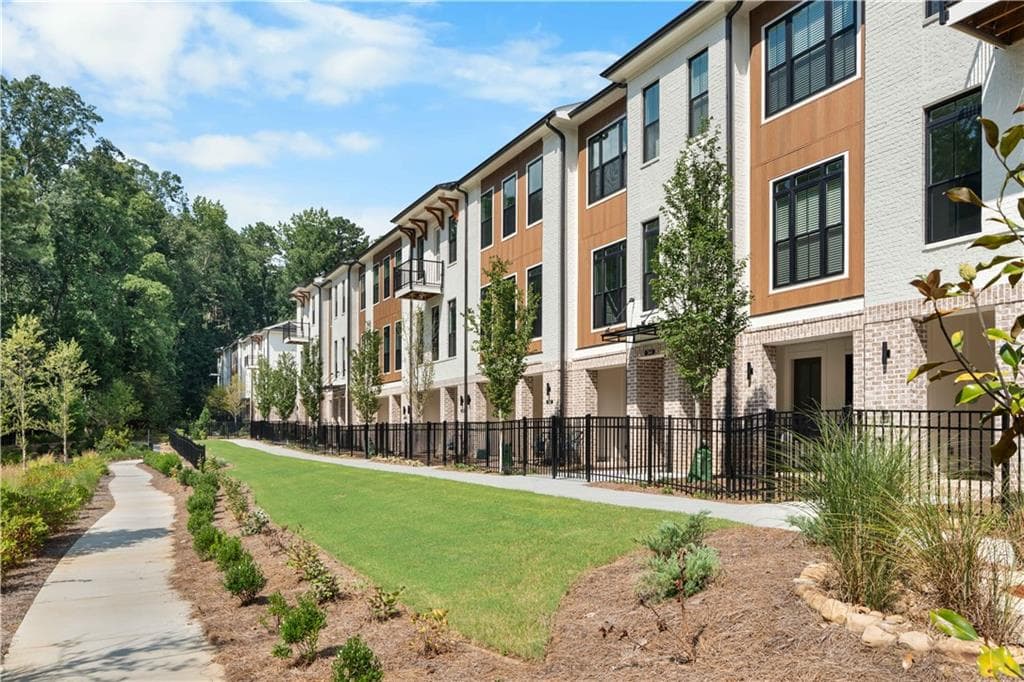 3 bedroom, 3 bathroom, 2,145 sq ft townhouse sold at 342 Olmstead Way 33, Alpharetta, GA 30022