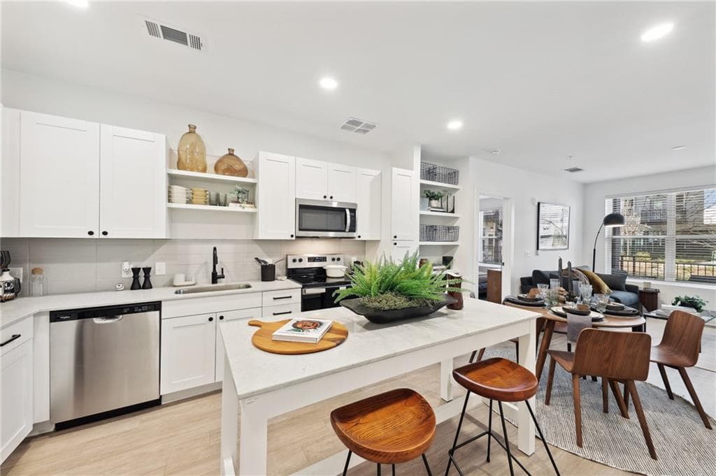 1 bedroom, 1 bathroom, 772 sq ft apartment for rent at 2945 Cumberland Mall T-4042, Atlanta, GA 30339 for $1,685 a month — photo 3