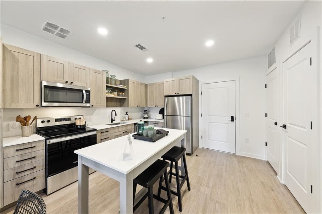 2 bedroom, 2 bathroom, 1,071 sq ft apartment for rent at 2945 Cumberland Mall T-1045, Atlanta, GA 30339 for $2,070 a month — photo 1 of 31