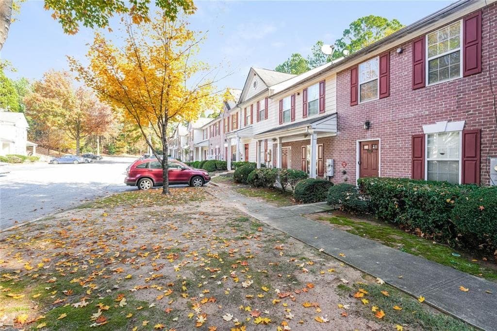 2 bedroom, 3 bathroom, 1,350 sq ft townhouse for sale at 3139 Panthers Trace, Decatur, GA 30034 — photo 2