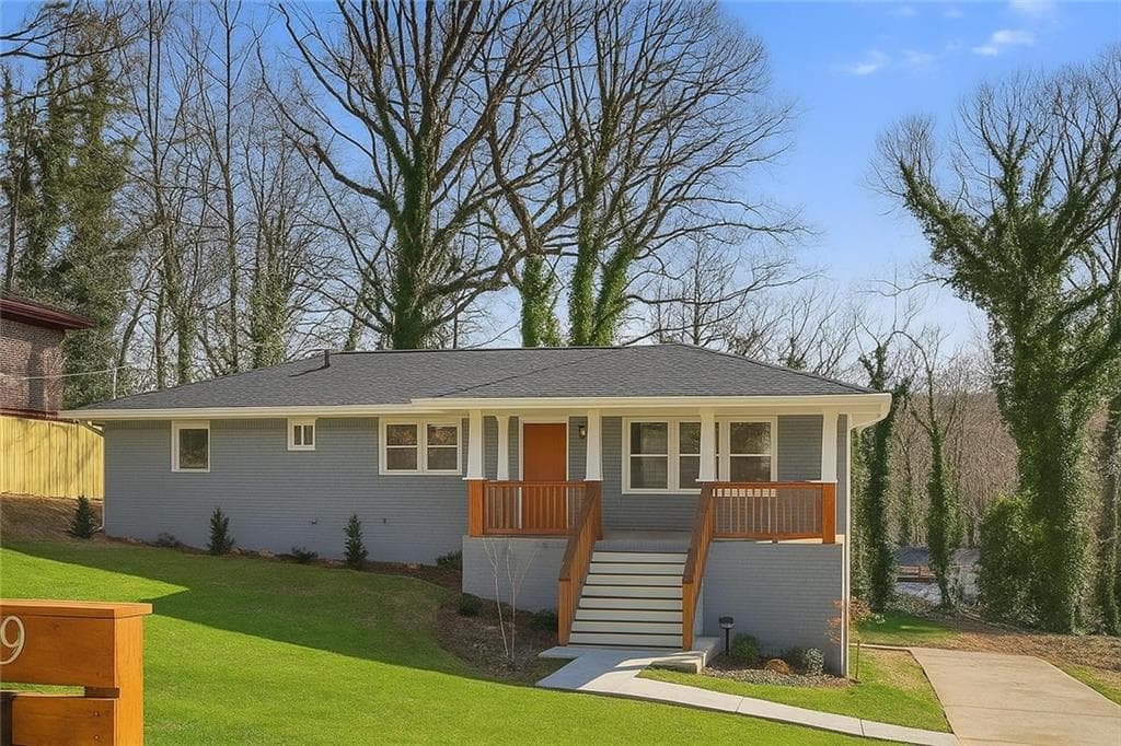 4 bedroom, 3 bathroom, 2,600 sq ft single family residence for sale at 2739 FLAGSTONE Drive, Atlanta, GA 30316