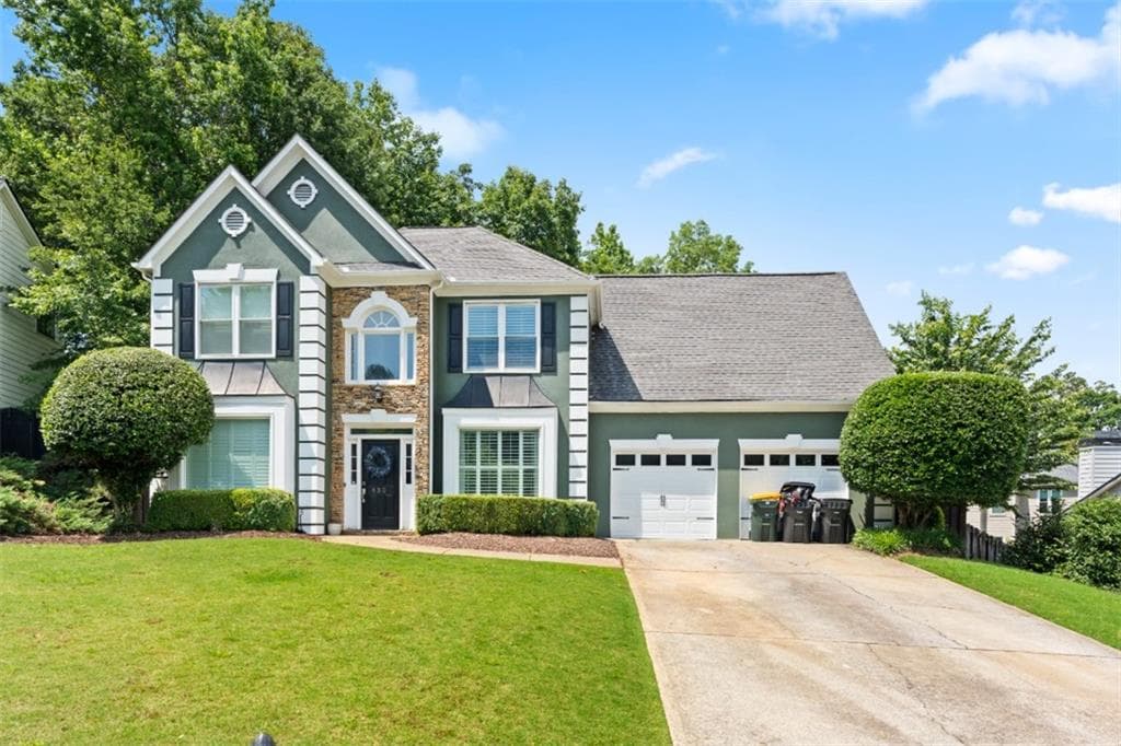5 bedroom, 3 bathroom, 2,886 sq ft single family residence under contract at 530 Camber Woods Drive, Roswell, GA 30076