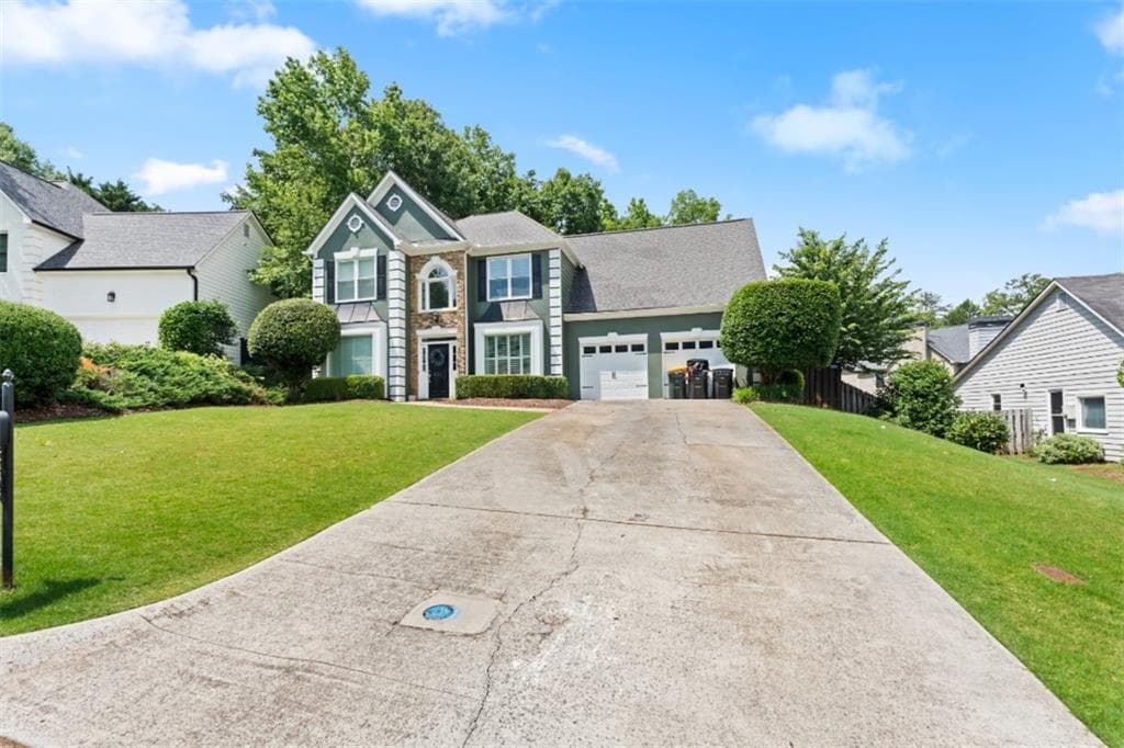 5 bedroom, 3 bathroom, 2,886 sq ft single family residence under contract at 530 Camber Woods Drive, Roswell, GA 30076 — photo 2