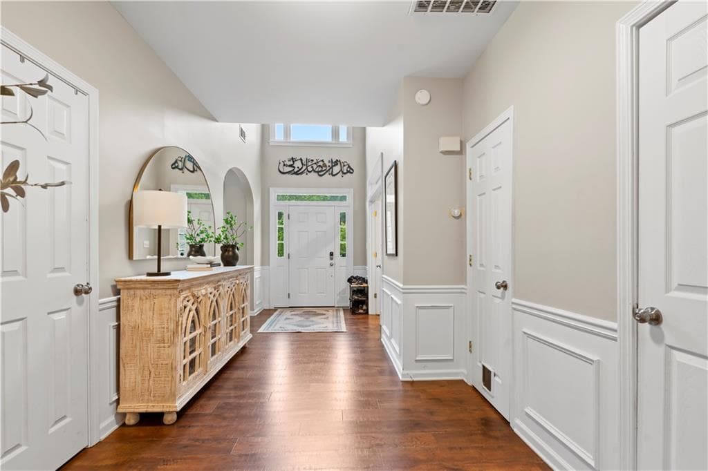5 bedroom, 3 bathroom, 2,886 sq ft single family residence under contract at 530 Camber Woods Drive, Roswell, GA 30076 — photo 4
