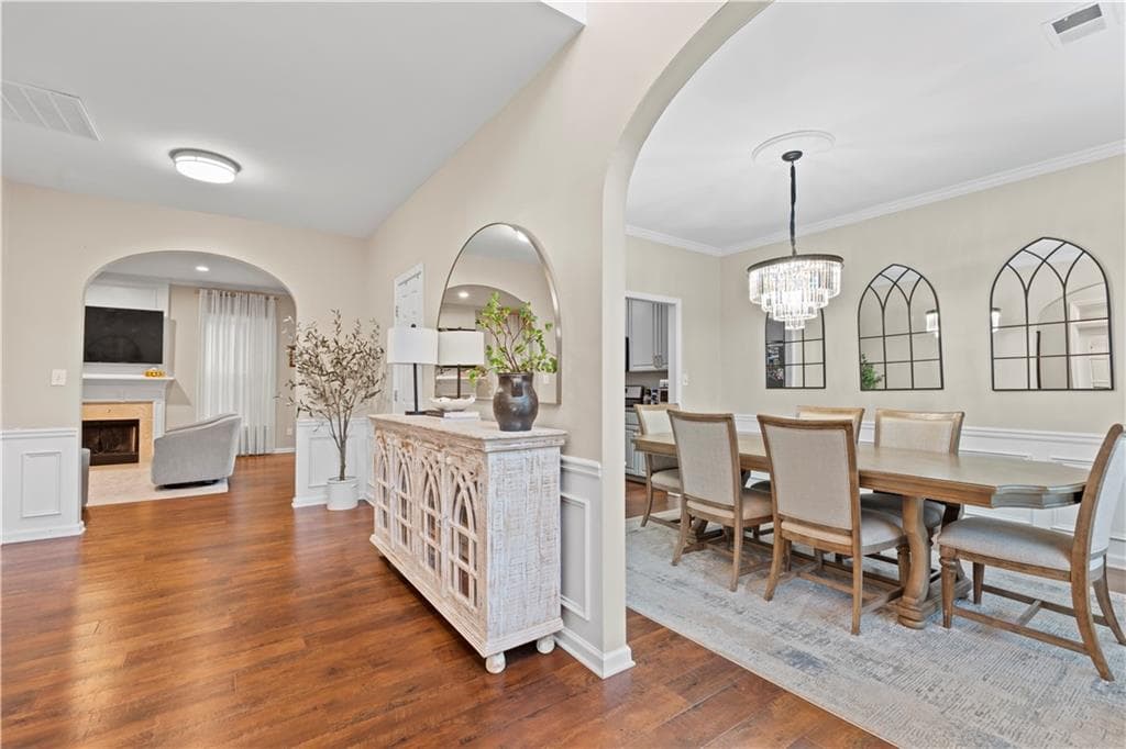 5 bedroom, 3 bathroom, 2,886 sq ft single family residence under contract at 530 Camber Woods Drive, Roswell, GA 30076 — photo 9