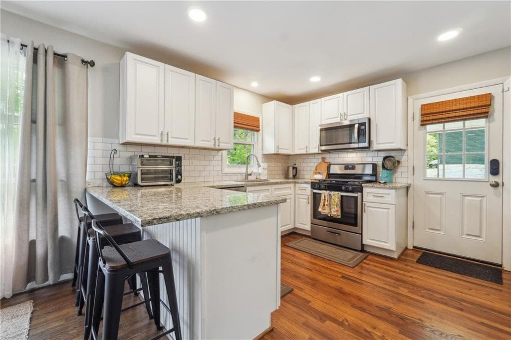 3 bedroom, 3 bathroom, 2,564 sq ft single family residence under contract at 3483 GLENSFORD Drive, Decatur, GA 30032 — photo 5