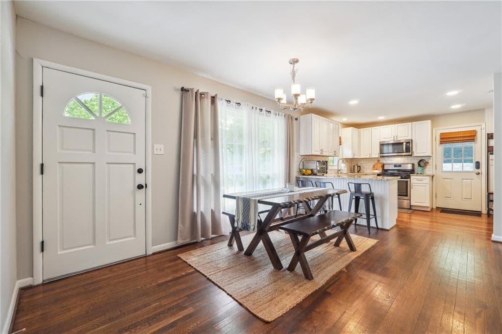 3 bedroom, 3 bathroom, 2,564 sq ft single family residence under contract at 3483 GLENSFORD Drive, Decatur, GA 30032 — photo 3