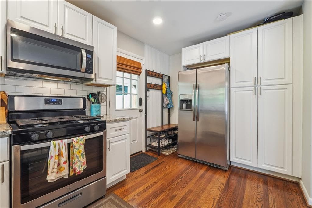 3 bedroom, 3 bathroom, 2,564 sq ft single family residence under contract at 3483 GLENSFORD Drive, Decatur, GA 30032 — photo 6