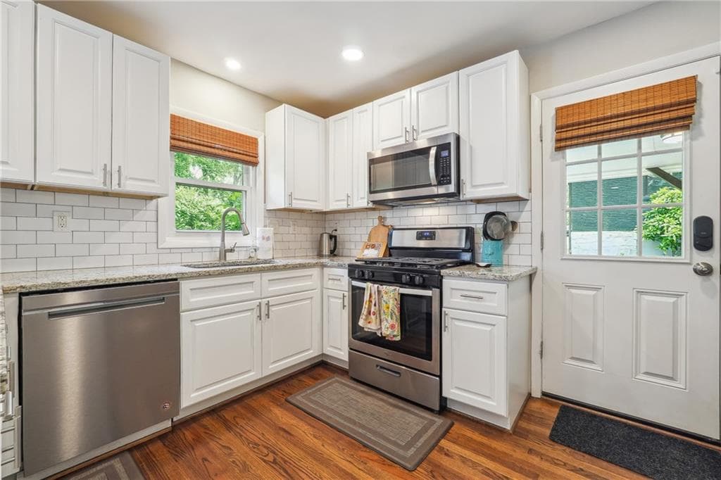 3 bedroom, 3 bathroom, 2,564 sq ft single family residence under contract at 3483 GLENSFORD Drive, Decatur, GA 30032 — photo 7