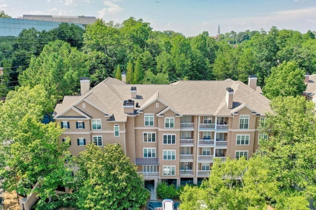 221 Ashford Circle, Dunwoody, GA 30338 — most recent listing photo