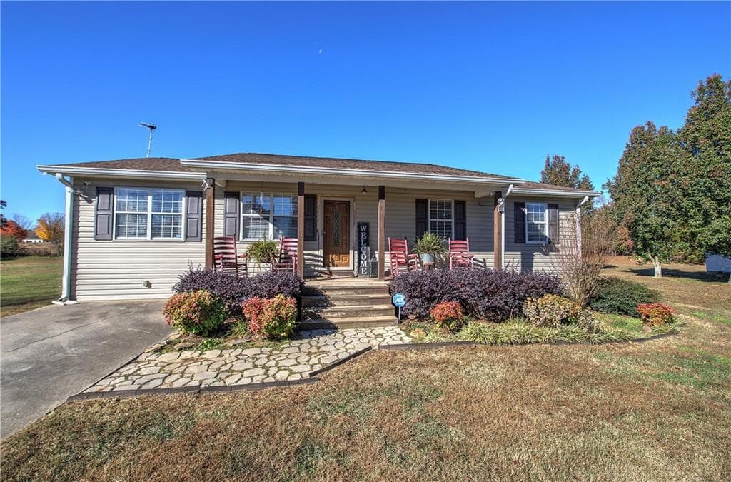 158 Brooksmill Drive, Calhoun, GA 30701 — most recent listing photo