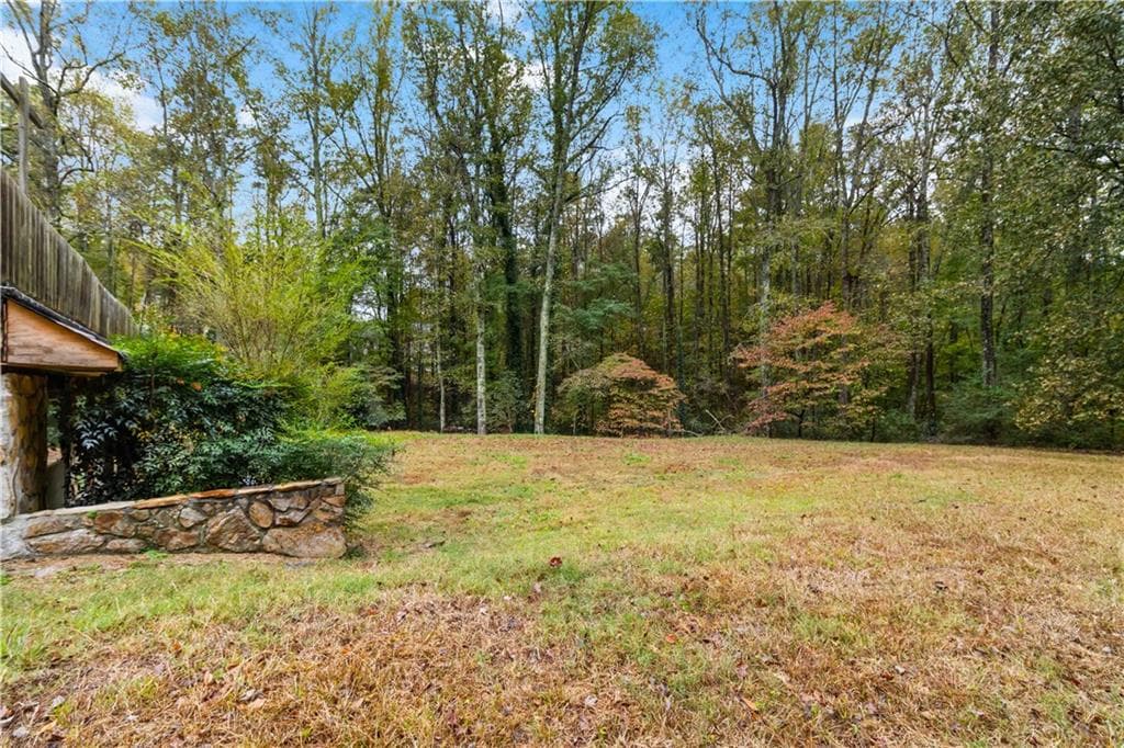 3 bedroom, 3 bathroom, 2,332 sq ft single family residence for sale at 170 Pebble Path, Douglasville, GA 30134 — photo 4