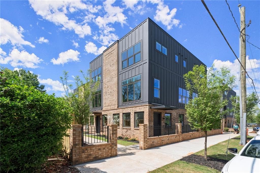 2 bedroom, 3 bathroom, 1,361 sq ft townhouse sold at 1121 Knight Walk, Atlanta, GA 30318