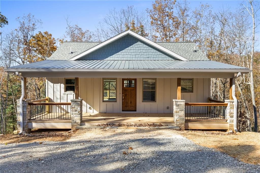 2 bedroom, 3 bathroom, 1,776 sq ft single family residence for sale at 1054 Lakeland Drive, Ellijay, GA 30540 — photo 3