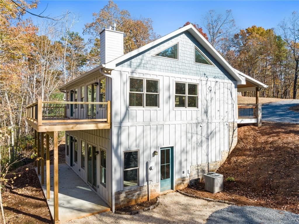 2 bedroom, 3 bathroom, 1,776 sq ft single family residence for sale at 1054 Lakeland Drive, Ellijay, GA 30540 — photo 4