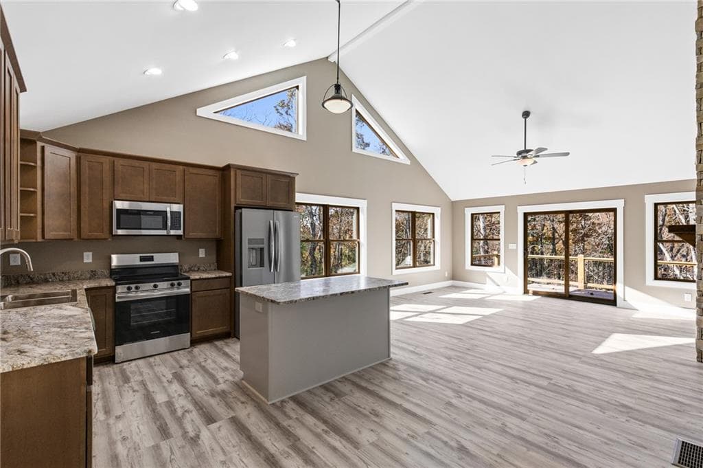 2 bedroom, 3 bathroom, 1,776 sq ft single family residence for sale at 1054 Lakeland Drive, Ellijay, GA 30540 — photo 5