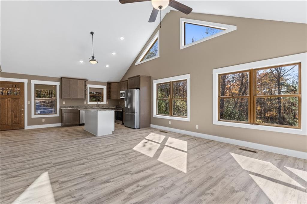 2 bedroom, 3 bathroom, 1,776 sq ft single family residence for sale at 1054 Lakeland Drive, Ellijay, GA 30540 — photo 8