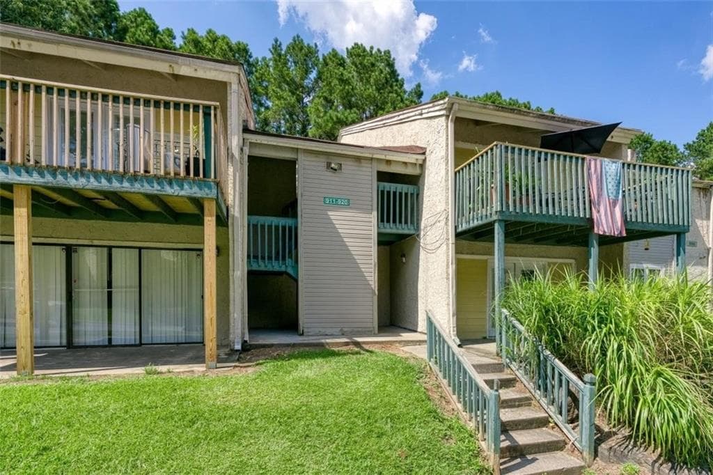 2 bedroom, 2 bathroom, 1,168 sq ft condominium for sale at 3575 Oakvale Road 911, Decatur, GA 30034