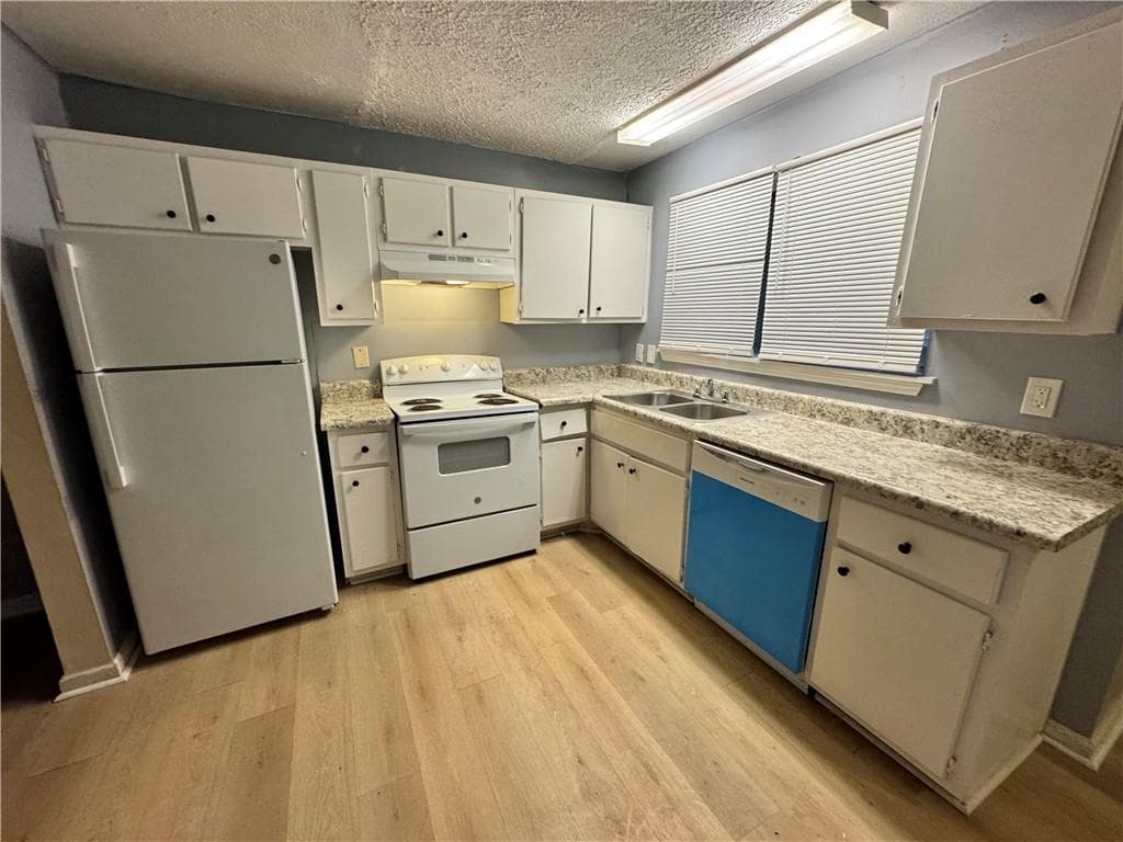 2 bedroom, 2 bathroom, 1,168 sq ft condominium for sale at 3575 Oakvale Road 911, Decatur, GA 30034 — photo 2