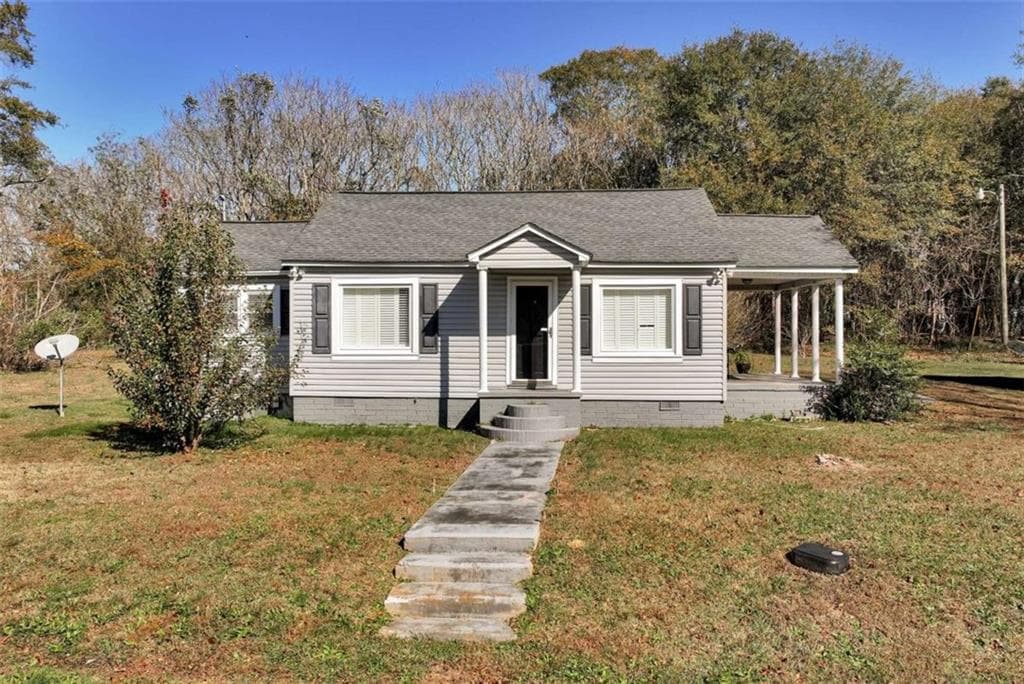 2 bedroom, 1 bathroom, 948 sq ft single family residence for sale at 111 College Avenue, Canon, GA 30520