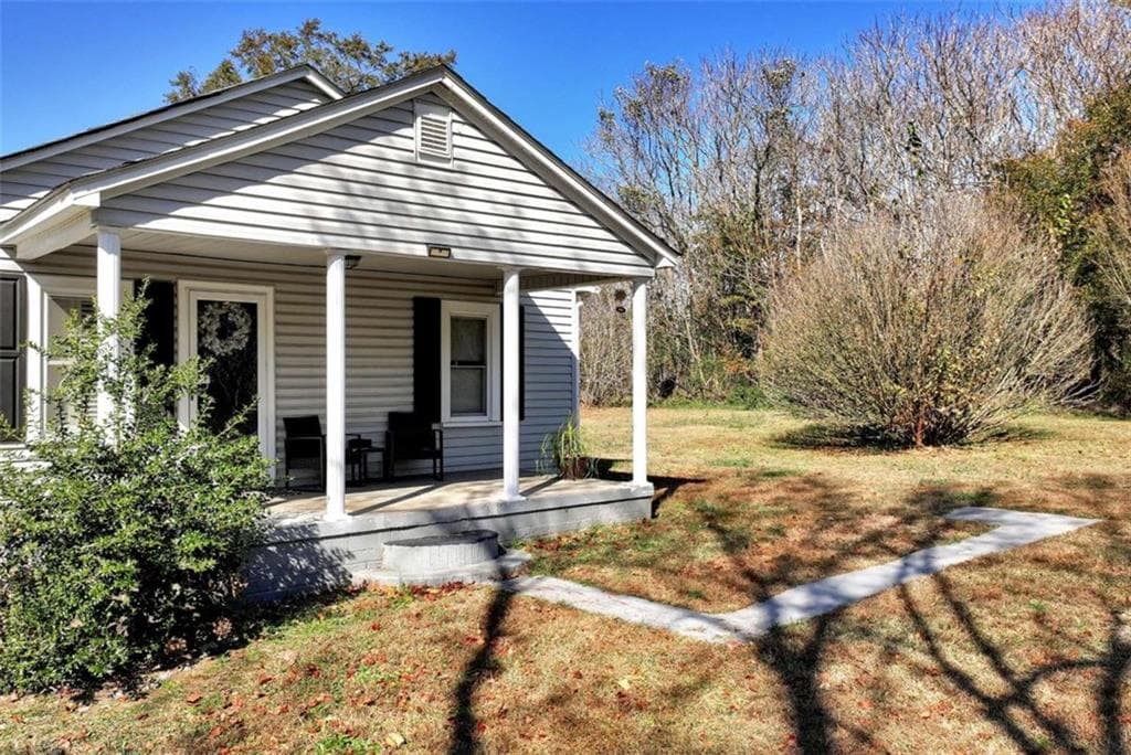 2 bedroom, 1 bathroom, 948 sq ft single family residence for sale at 111 College Avenue, Canon, GA 30520 — photo 5